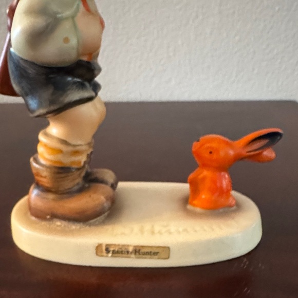 Hummel Figurine - Picture 9 of 11